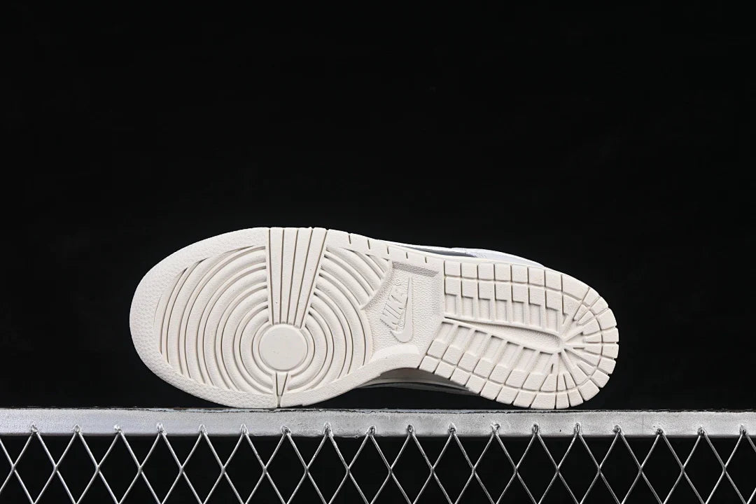 Nike SB Dunk Low "White Metallic"