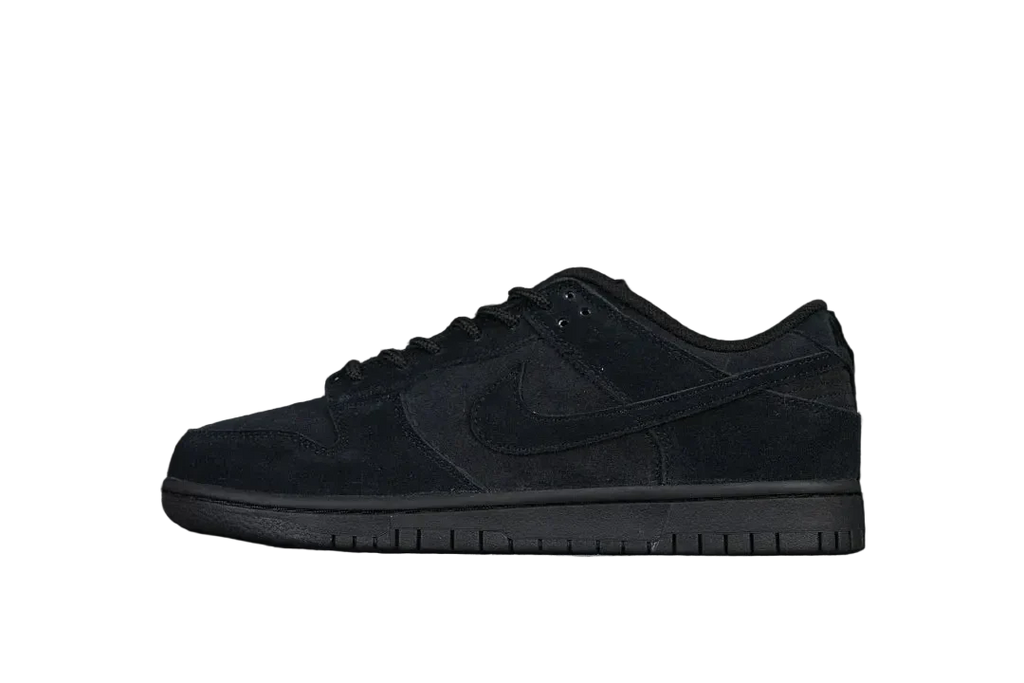 Nike SB Dunk Low "Triple Black"