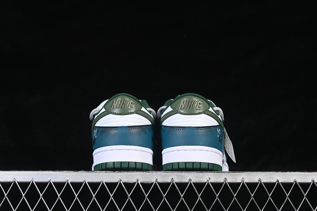 Nike SB Dunk Low "Fly Streetwear"