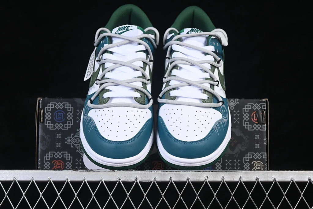 Nike SB Dunk Low "Fly Streetwear"