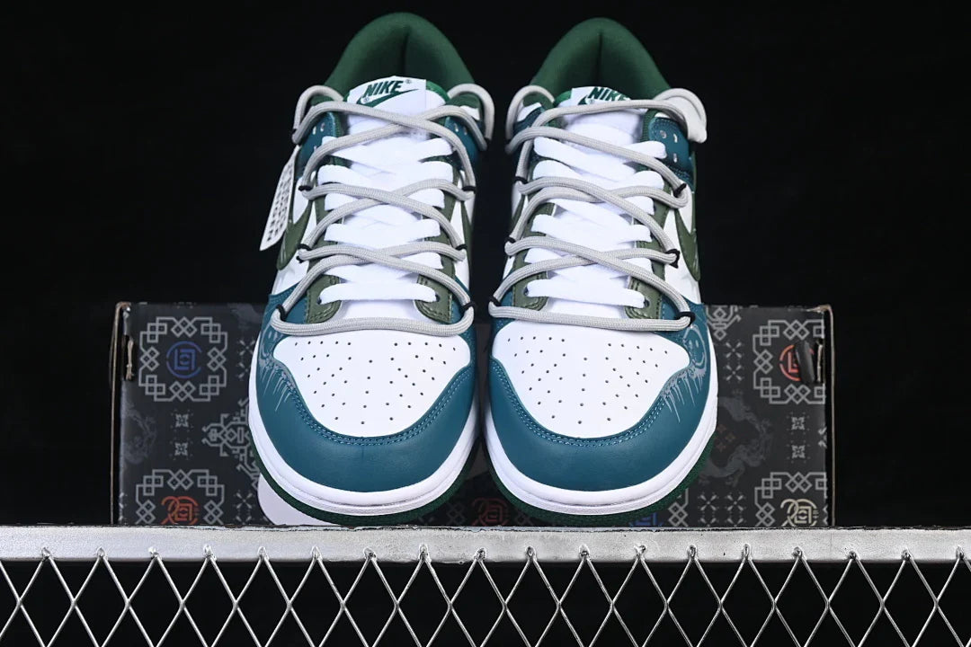 Nike SB Dunk Low "Fly Streetwear"