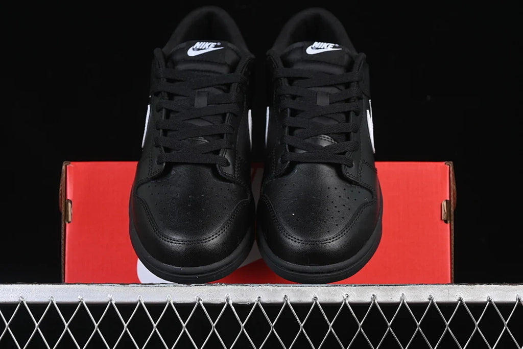 Nike SB Dunk Low "All Black-White"
